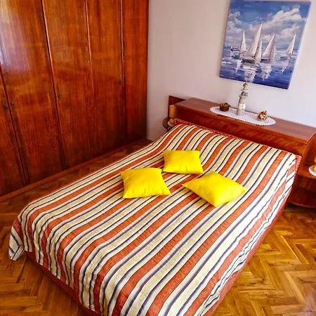 House Zofija 1672 * Πούλα